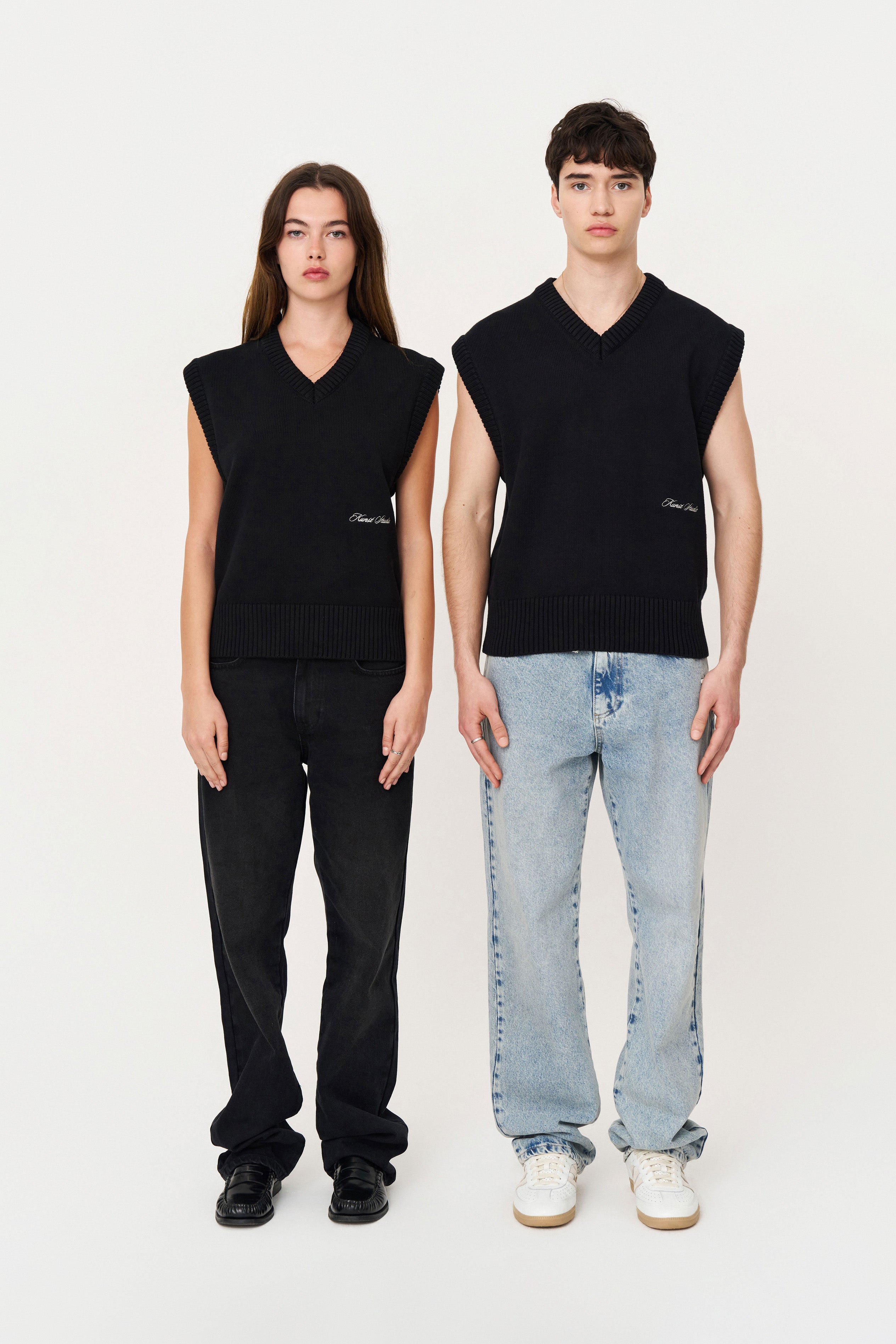 Nakışlı Siyah Süveter